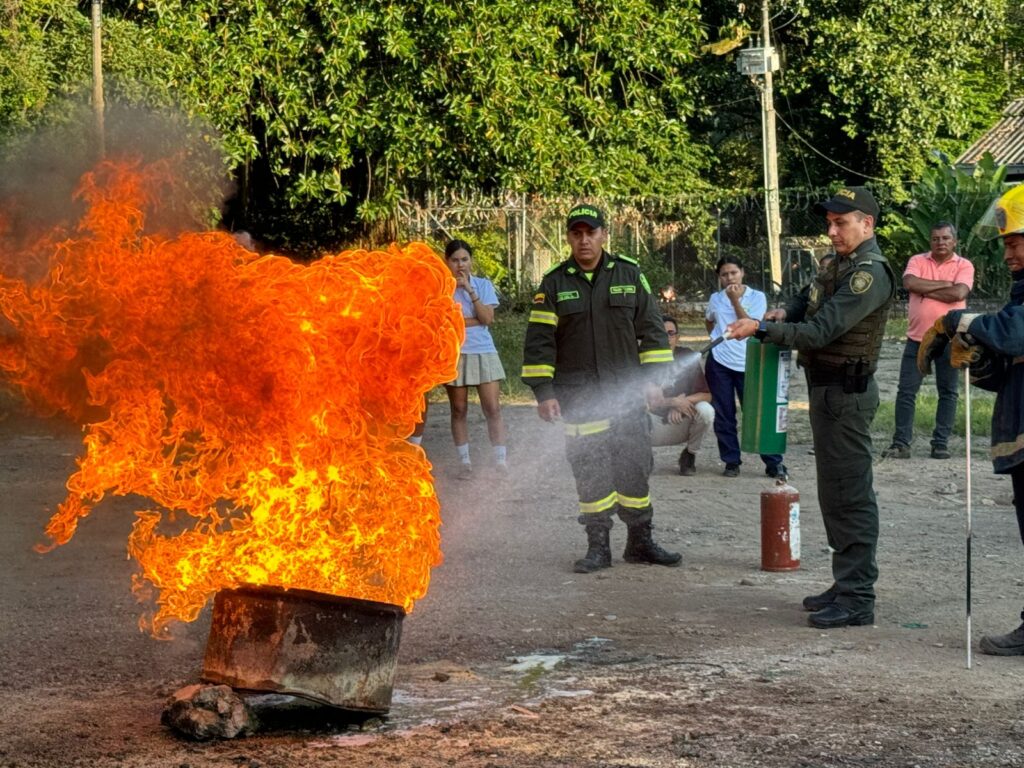 Policía Capacita en Gestión del Riesgo y Fortalece la Comunidad en Supía