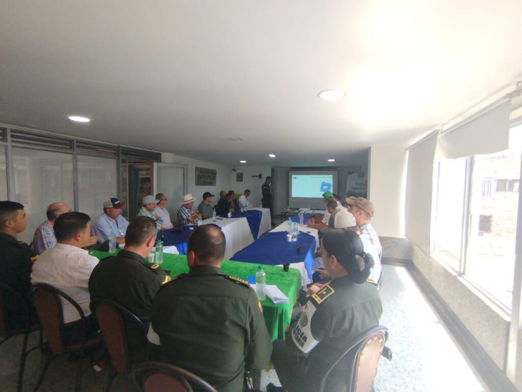 POLICÍA REALIZÓ EL PRIMER ENCUENTRO DEPARTAMENTAL DE REDES DE APOYO Y COMUNICACIONES EN ANSERMA

 

Más de 30 integrantes de las redes del departamento compartieron experiencias