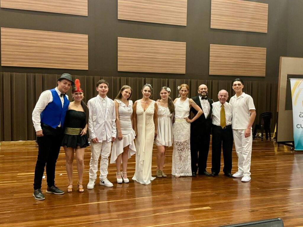 Romanza Show cautiva con una fusión de música, danza y teatro en Caldas