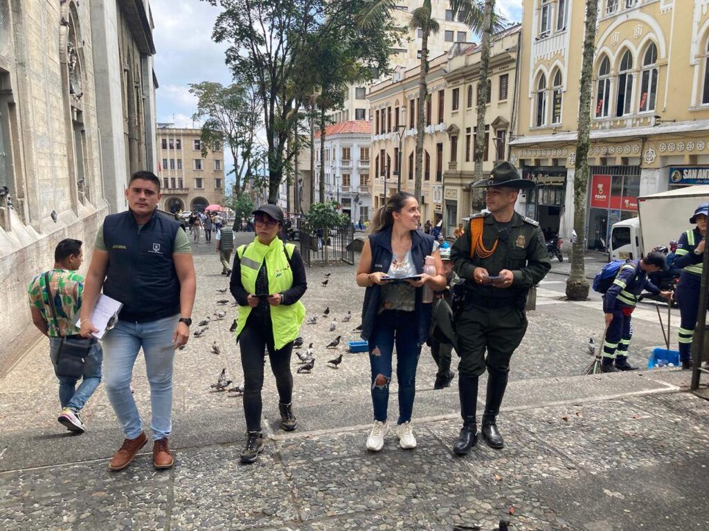 ¡No alimentar a las palomas en el Centro Histórico!: campaña de sensibilización de la secretaría de Medio Ambiente de Manizales