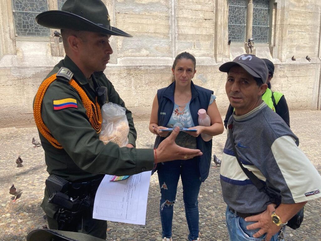 ¡No alimentar a las palomas en el Centro Histórico!: campaña de sensibilización de la secretaría de Medio Ambiente de Manizales