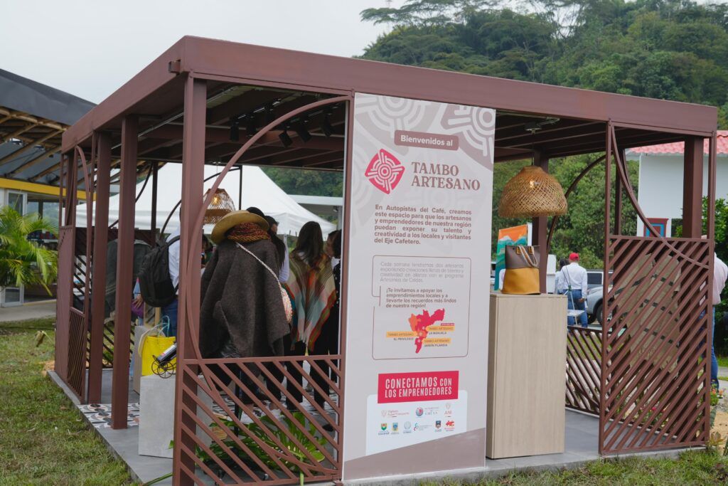 Abierto el Tambo Artesano Caldas en Autopista del Café
