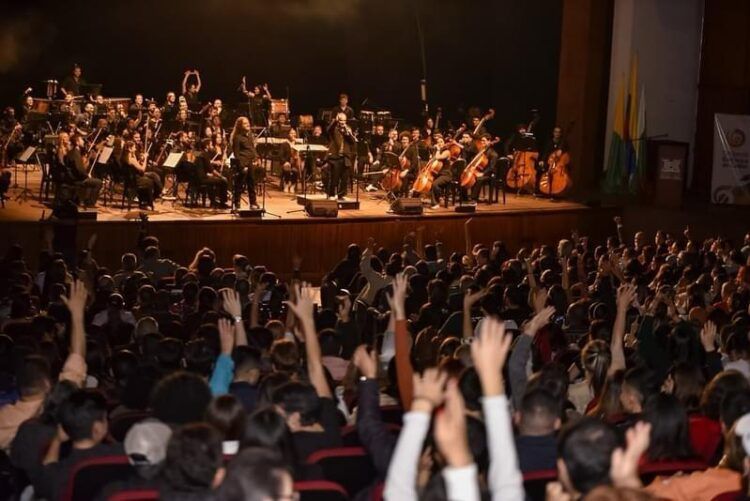 Alcaldía brinda homenaje a la grandeza de los manizaleños, en concierto de la Orquesta Sinfónica de Caldas, por el cumpleaños 175 de la ciudad