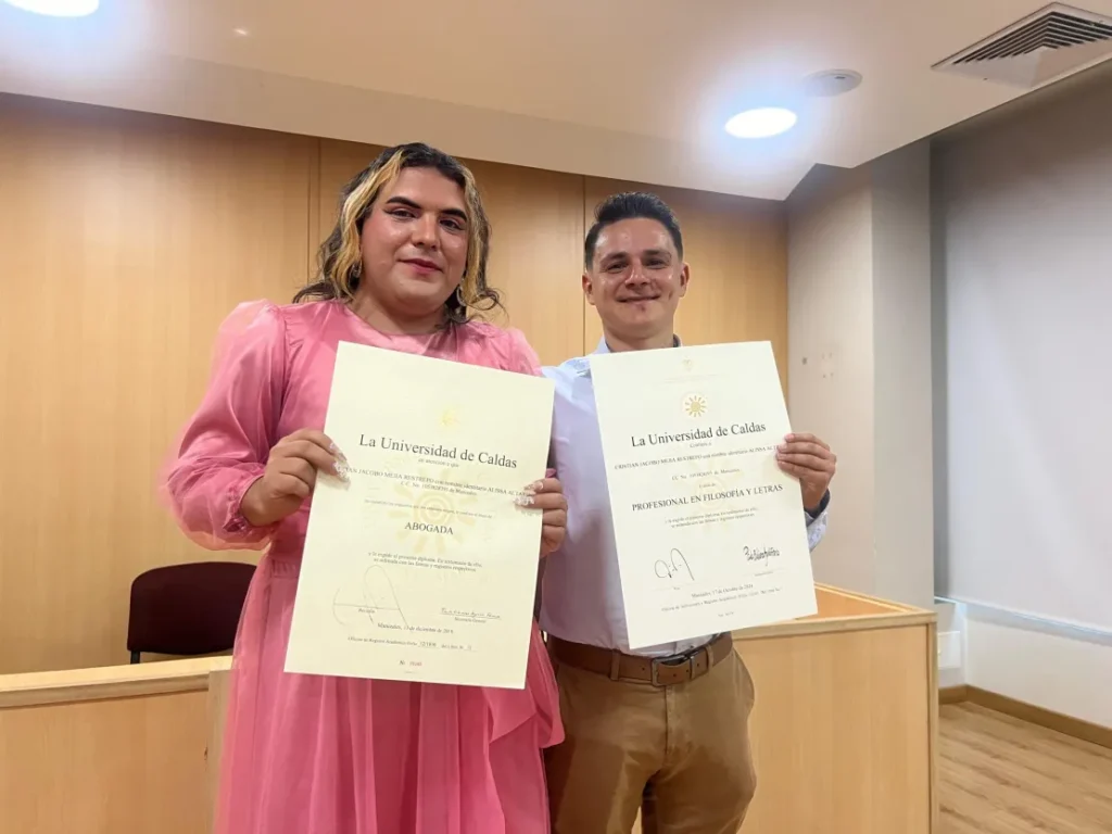 Alissa Altaria: primera estudiante trans de la Universidad de Caldas en graduarse con reconocimiento de su nombre identitario.