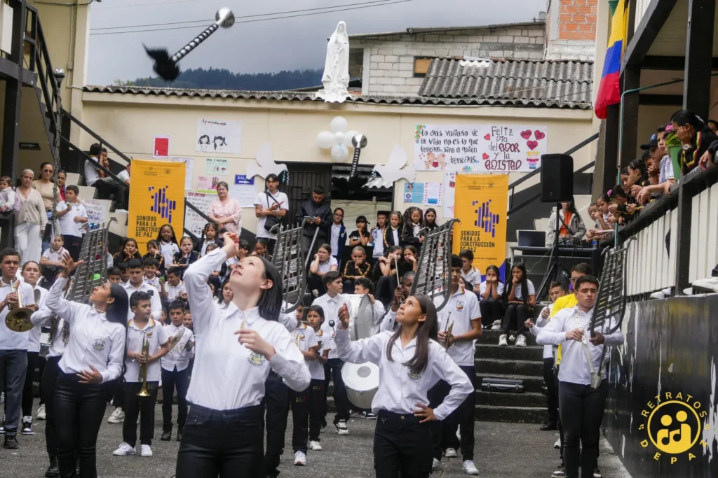 ¡Música por la Paz! las Muestras Artísticas ‘Retratos de Paz’ Transforman Comunidades en Caldas y más Allá