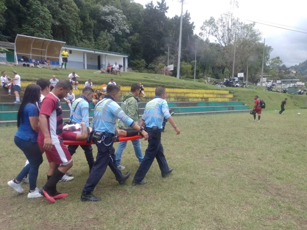 Más allá de la vía pública: rápida y solidaria actuación de los agentes de tránsito en El Prado