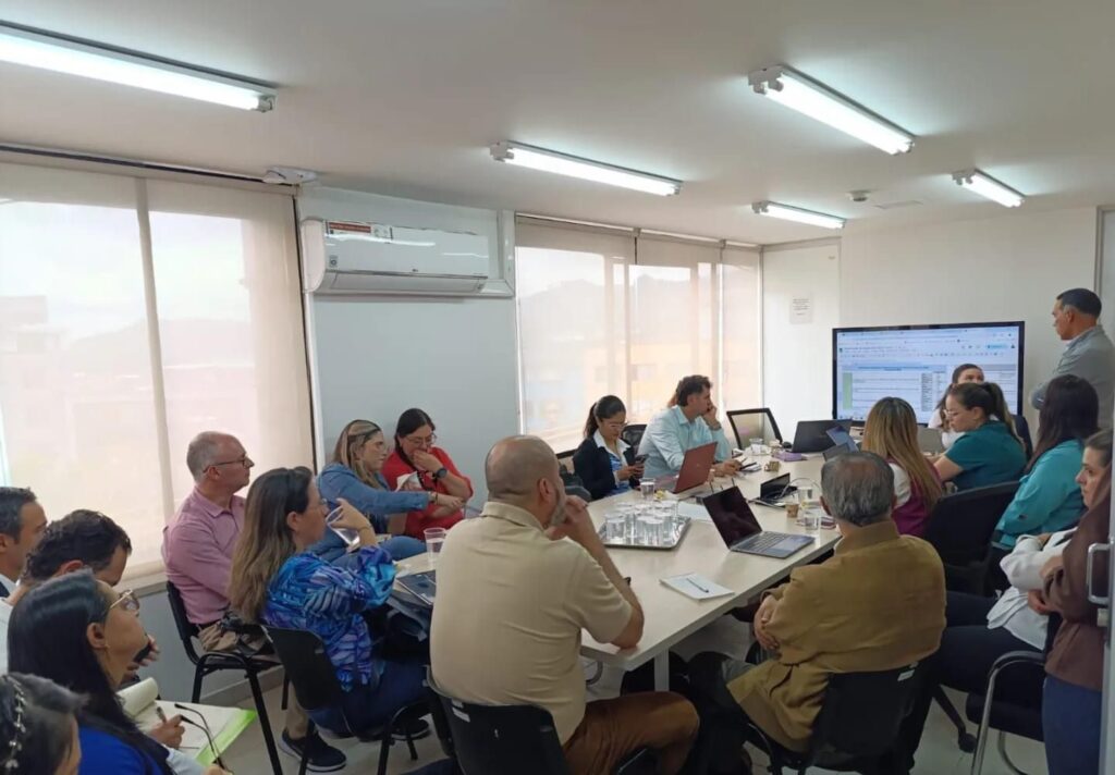 Durante visita, Ministerio de Salud destacó avances en la lucha contra el cáncer en Caldas