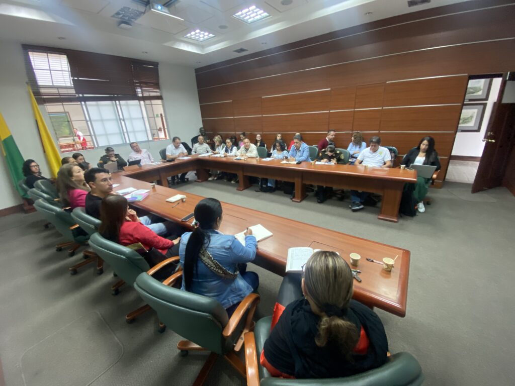 Caldas Refuerza su Compromiso: Plan de Acción Contra el Reclutamiento de Niños y Adolescentes