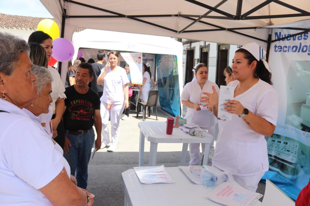 Éxito en la primera feria de salud en Salamina: Dirección Territorial de Salud de Caldas descentraliza servicios y promueve bienestar comunitario
