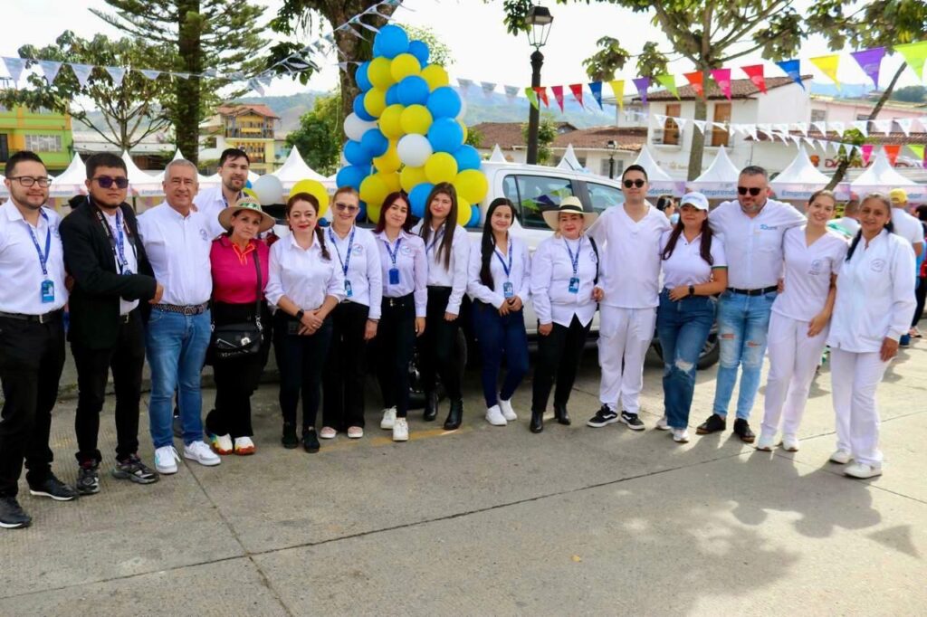 Gobernación de Caldas, a través de la Territorial de Salud, entregó un vehículo extramural al hospital de Aguadas para mejorar la atención en salud en zonas rurales
