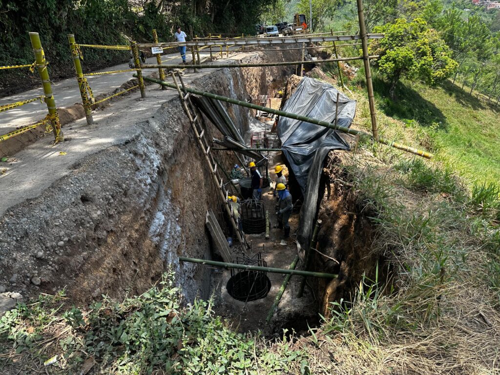 La Gobernación de Caldas Activa Mejoras Viales en Riosucio para Garantizar Seguridad