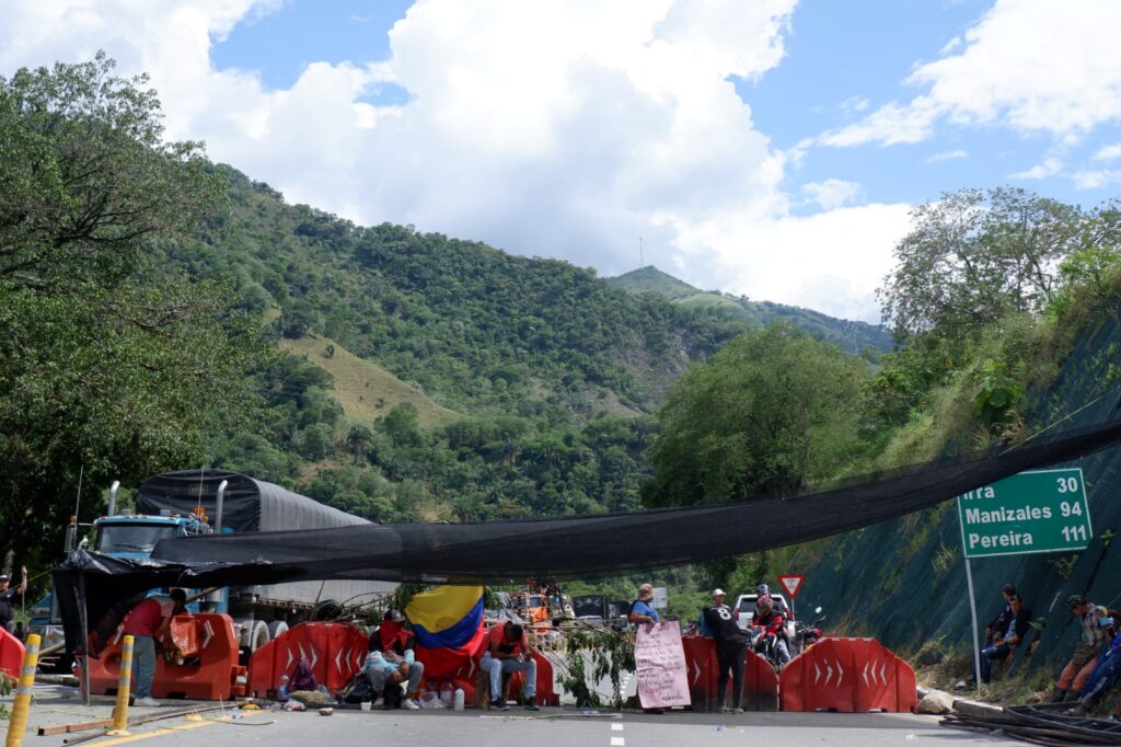 Gobernación de Caldas lidera diálogo con mineros en Marmato para garantizar seguridad y derechos durante paro pacífico