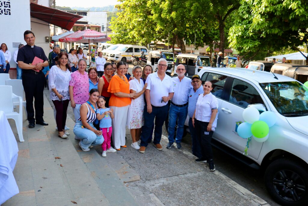 Gobierno de Caldas sigue dotando a los hospitales: En Victoria entregó un nuevo vehículo extramural