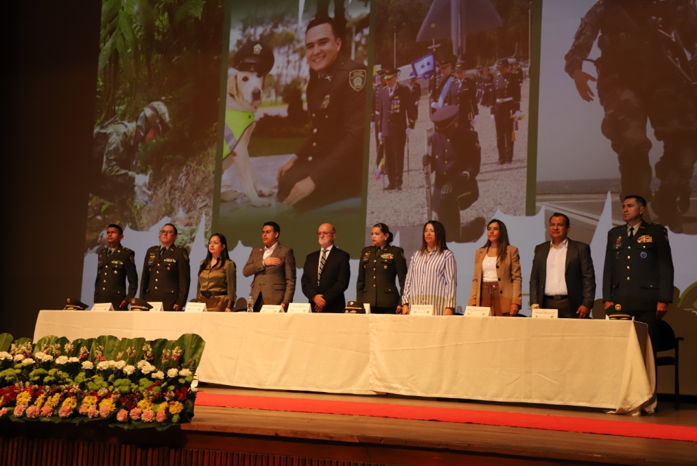 AUTORIDADES EN CALDAS RINDEN HOMENAJE A LOS VETERANOS DE LA POLICÍA Y LAS FUERZAS MILITARES EN SU DÍA

 

Gracias por sus años de entrega, por su compromiso, por su vocación de proteger y servir