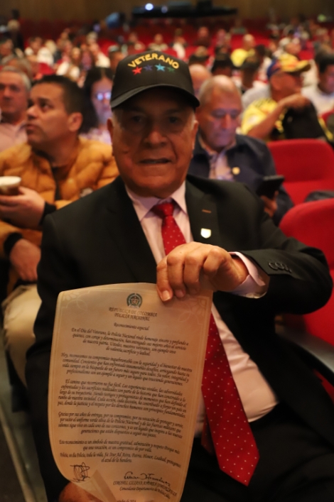 AUTORIDADES EN CALDAS RINDEN HOMENAJE A LOS VETERANOS DE LA POLICÍA Y LAS FUERZAS MILITARES EN SU DÍA

 

Gracias por sus años de entrega, por su compromiso, por su vocación de proteger y servir