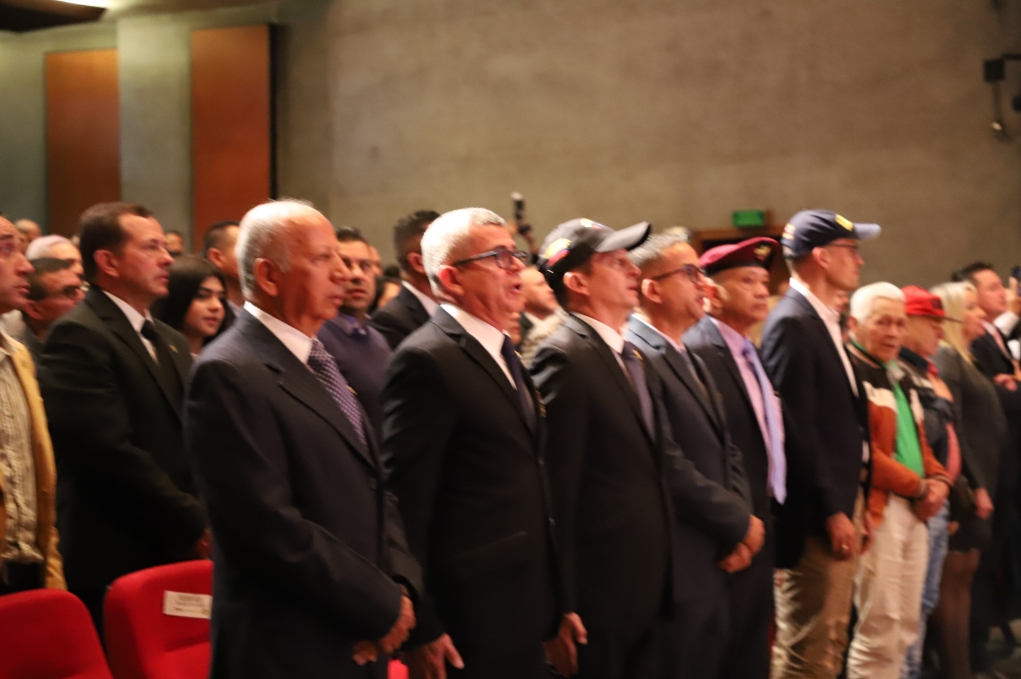 AUTORIDADES EN CALDAS RINDEN HOMENAJE A LOS VETERANOS DE LA POLICÍA Y LAS FUERZAS MILITARES EN SU DÍA

 

Gracias por sus años de entrega, por su compromiso, por su vocación de proteger y servir