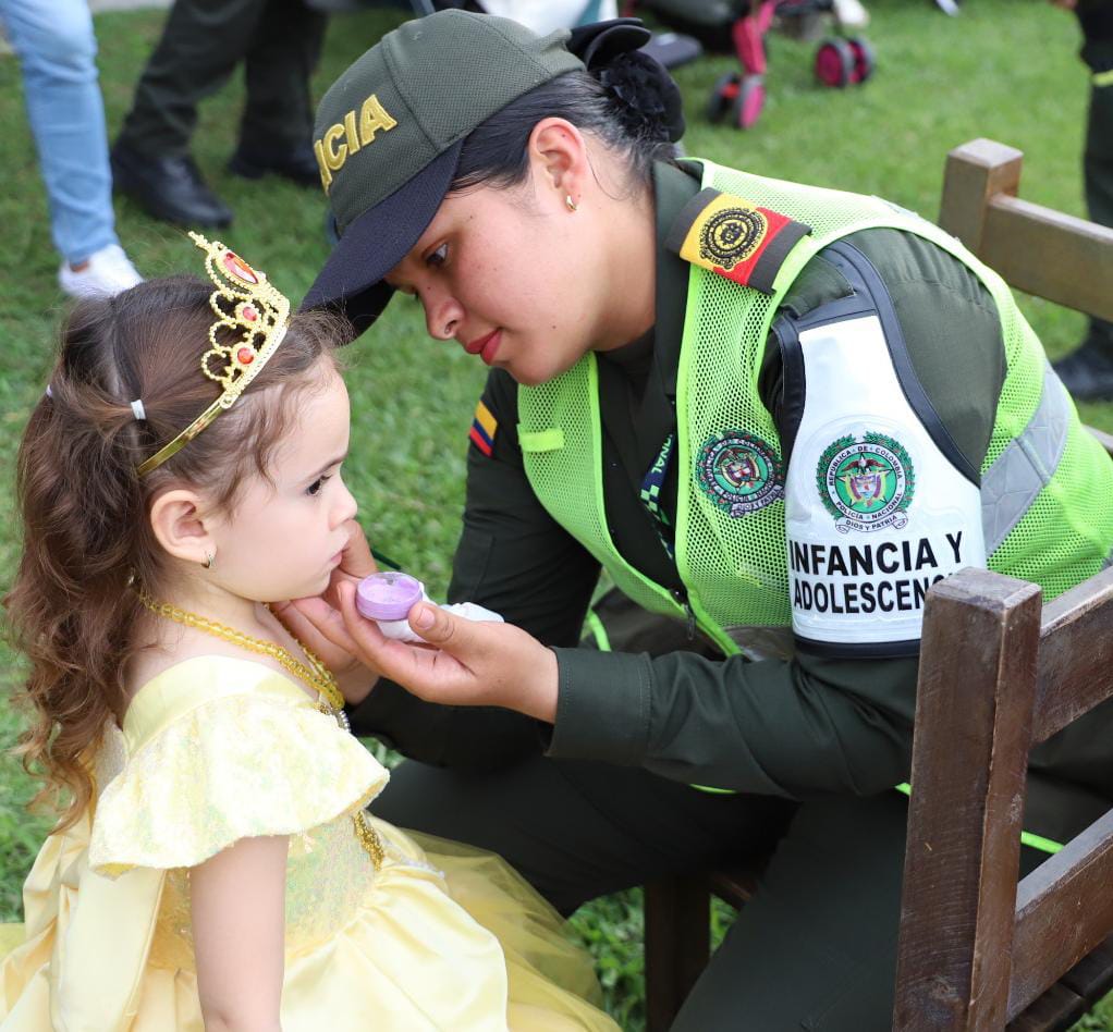 DÍA DULCE DE LOS NIÑOS Y LAS NIÑAS La Policía Nacional invita a la comunidad a disfrutar de este día con alegría y seguridad