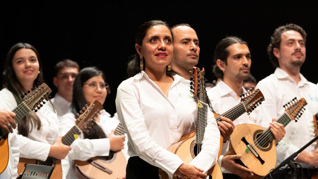 Las estudiantinas regionales, con repertorio de música andina, iniciaron la celebración del cumpleaños de Manizales