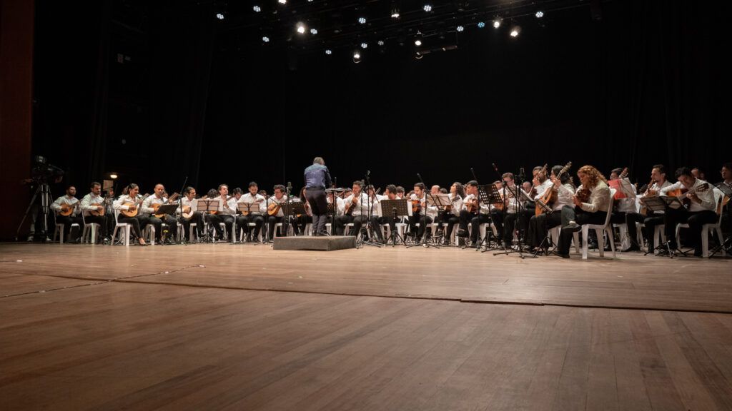 Las estudiantinas regionales, con repertorio de música andina, iniciaron la celebración del cumpleaños de Manizales