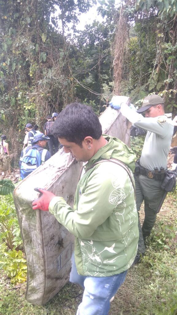 Las laderas de Monteleón, en constante limpieza de basuras; 4.1 toneladas recogidas en la más reciente jornada