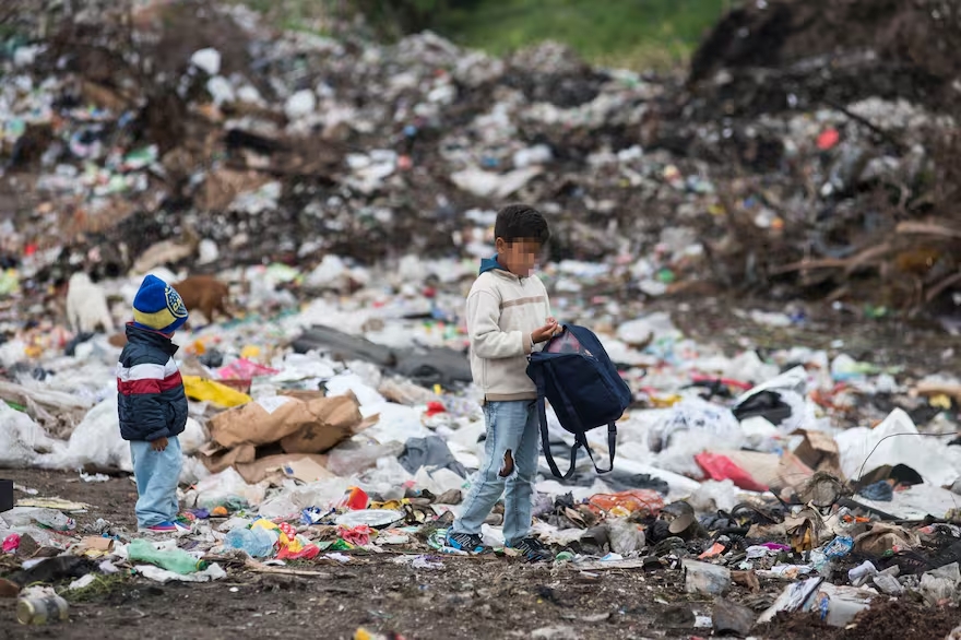 Más de un millón de niños en la Argentina se van a dormir sin cenar Marcelo Manera - LA NACION