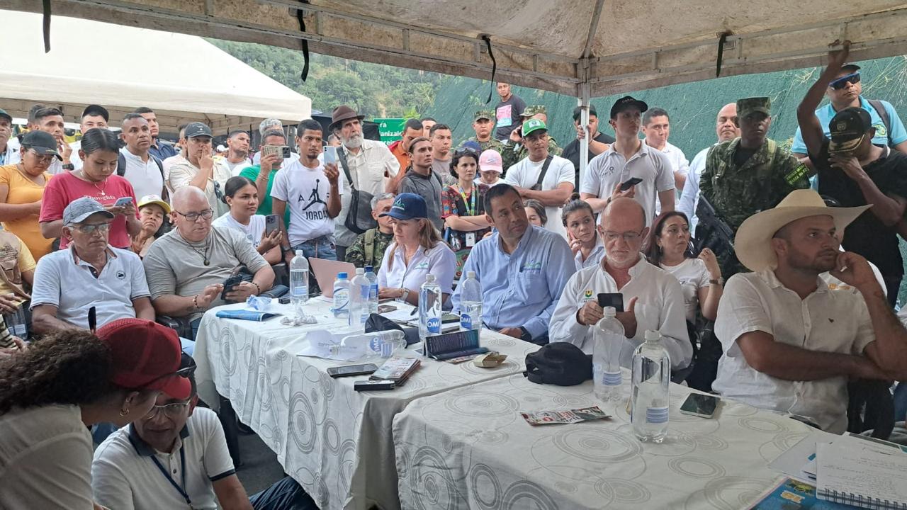 Nuestro director general, Germán Alonso Páez Olaya, participa en la mesa de negociación entre representantes del gobierno nacional, regional y local, la Mesa Social y Minera de Marmato,