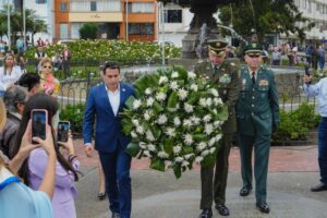 Ofrenda floral a los fundadores, en la celebración de los 175 años de Manizales