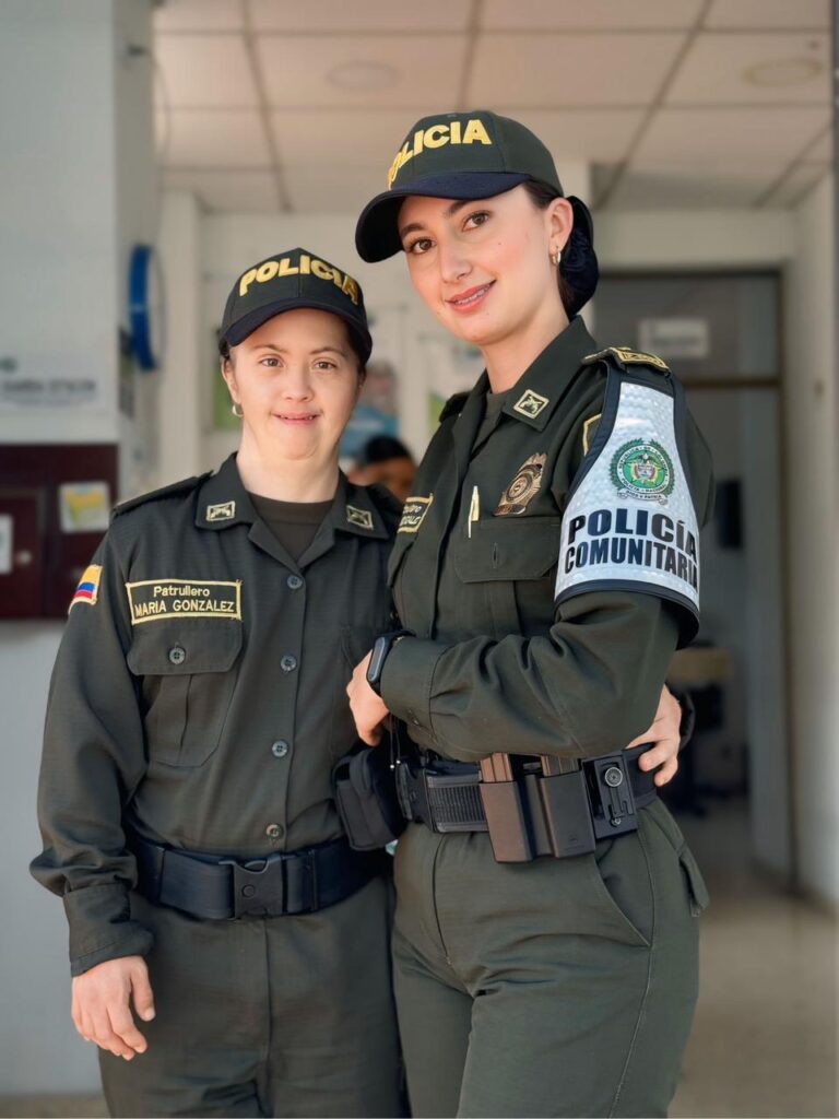 POLICÍA POR UN DÍA: UN SUEÑO HECHO REALIDAD

 

Angélica, portó con orgullo el uniforme verde oliva