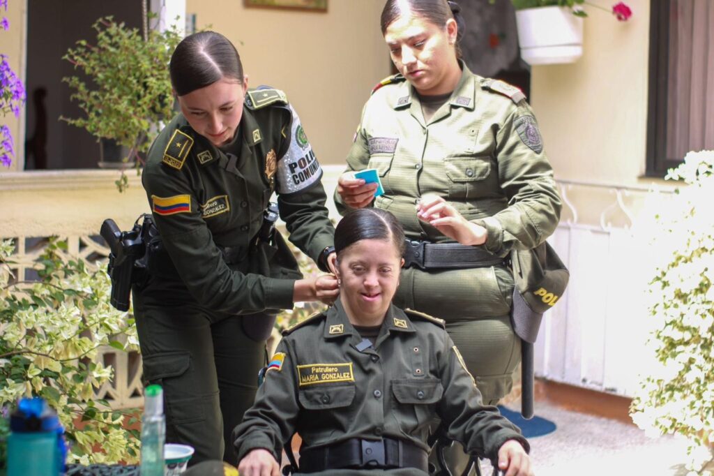 POLICÍA POR UN DÍA: UN SUEÑO HECHO REALIDAD

 

Angélica, portó con orgullo el uniforme verde oliva