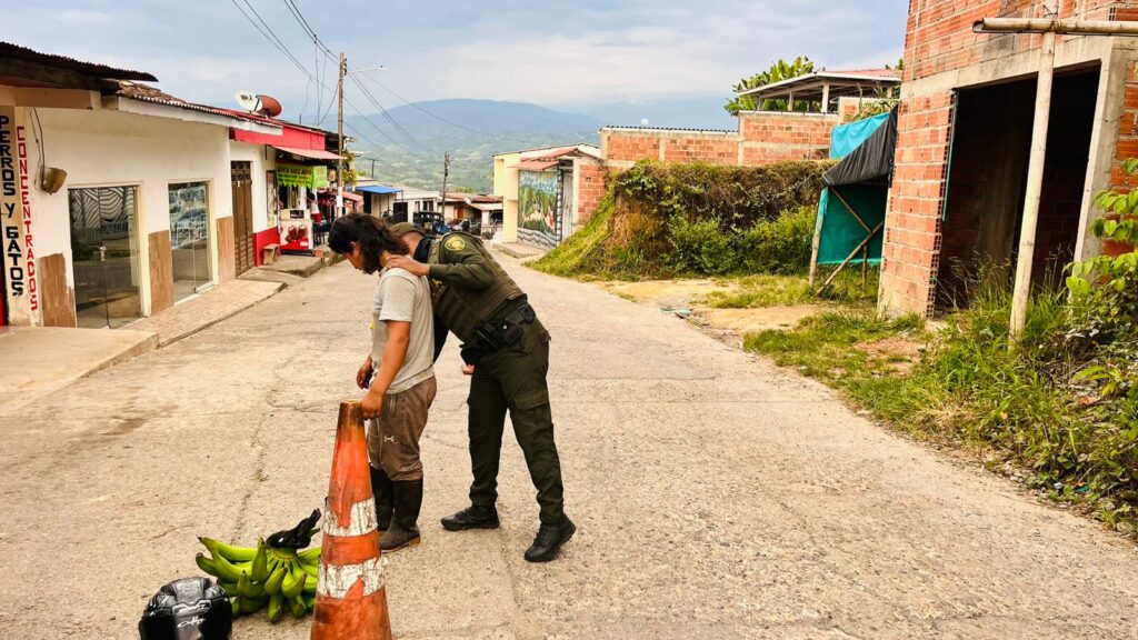 POLICÍA DE CALDAS, PUSO EN MARCHA PLANES DE PREVENCIÓN PARA GARANTIZAR LA SEGURIDAD DURANTE LA SEMANA DE RECESO ESCOLAR EN CALDAS





Uniformados estarán pendientes para evitar que se vulneren los derechos de los menores