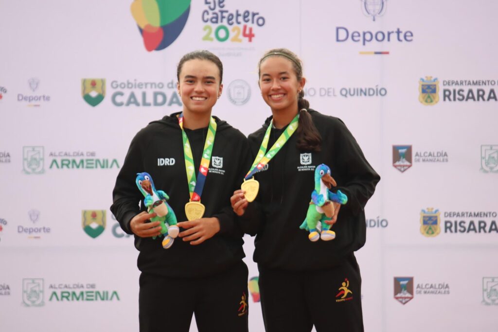 Bogotá se coronó en dobles femenino en tenis de campo