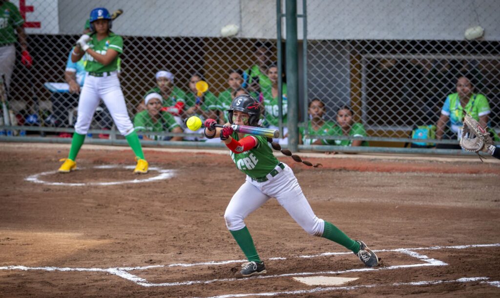 Bolívar y Sucre ganaron por nocaut en la super ronda del sóftbol femenino