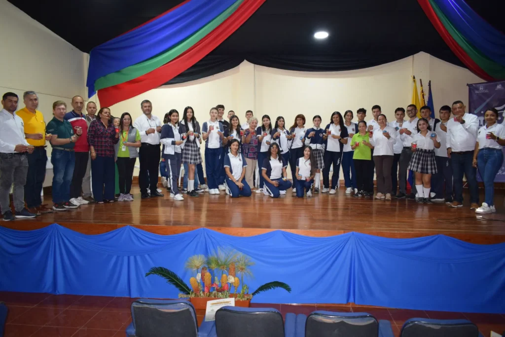 Brindis ayer por la bienvenida al Proyecto LUNA en Filadelfia con el apoyo de la Fundación Bancolombia, la
Universidad de Manizales y el Comité de Cafeteros de Caldas.