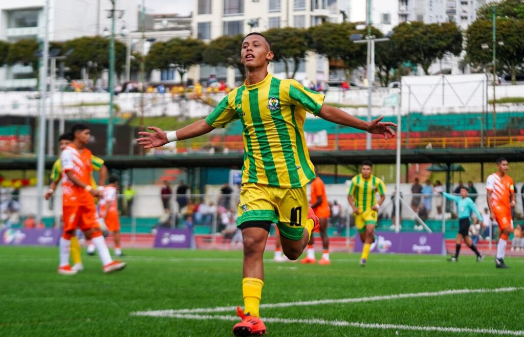 Caldas, con un jugador menos, debuta con triunfo en fútbol masculino