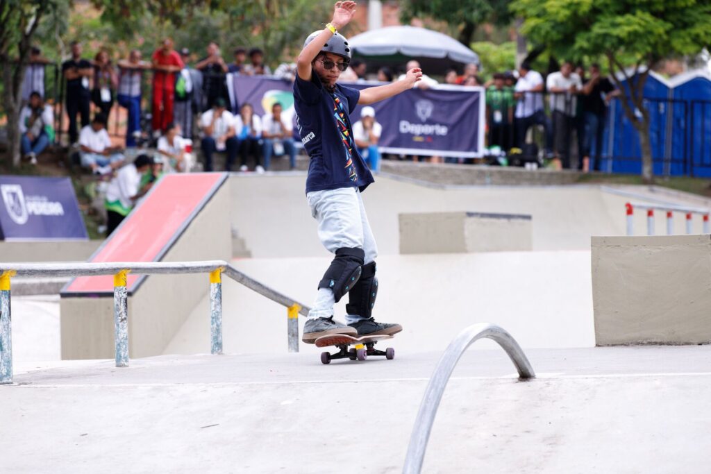 Camila Rojas la más joven del skate