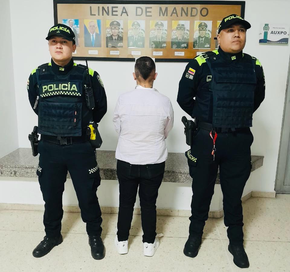 Capturan a Mujer en Manizales por Comprar Celular Robado: ¡Cuidado con la Receptación!