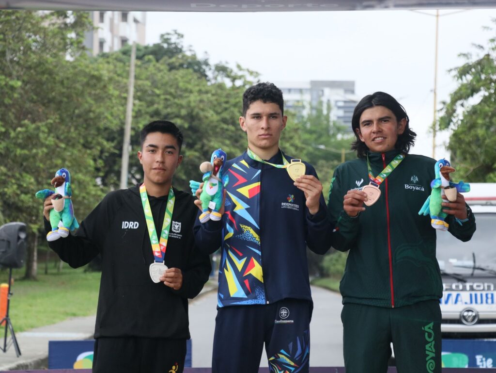 Carrasco, un apellido bañado en oro que se consagró en los 10k ruta masculino del atletismo
