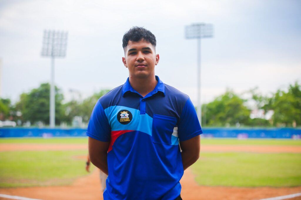 De migrante a umpire: la historia de Elier Maita en los Juegos Nacionales Juveniles