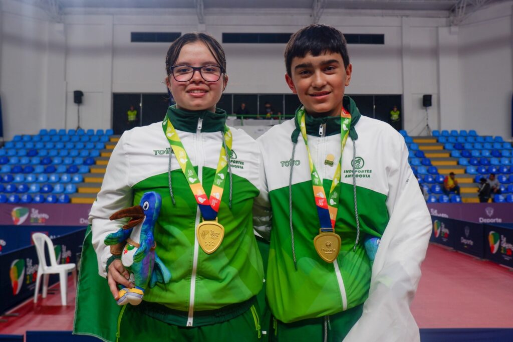 Dos jugadores Sub-15 ganan para Antioquia los primeros oros del tenis de mesa