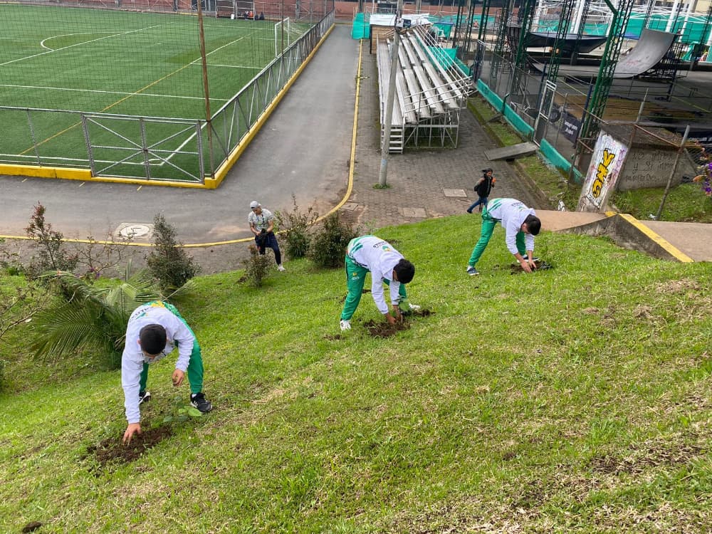 El LEGADO ambiental de los Juegos: 50 árboles más en la Unidad Deportiva de Manizales