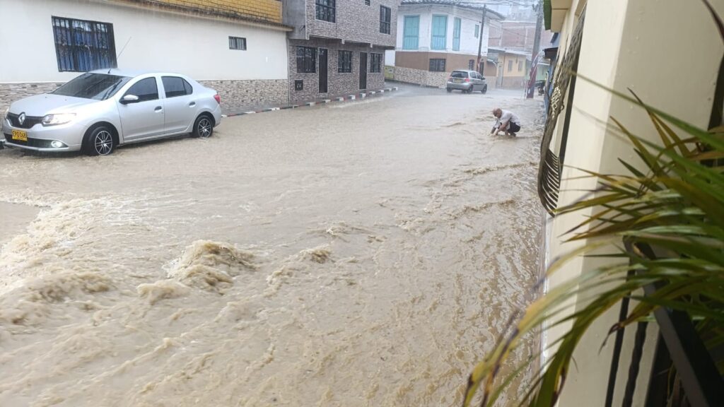 ¿Cómo Afecta la Ola Invernal a Caldas? Más de 4.000 mm de Lluvias en 14 Días