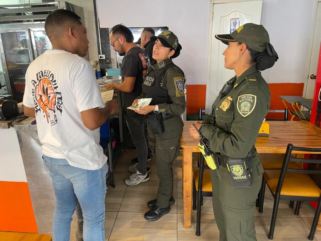 En el marco de la campaña  ¡ No dejes que te engañen! ¡Cortarle la conexión a la extorsión, cuelga y marca 165 el grupo GAULA CALDAS!. Realizó jornada de prevención, en el Municipio de Villamaría, dinamizando medidas de autoprotección y canales de comunicación,  así como tambien dieron a conocer  las modalidades de extorsión y secuestro más comunes utilizadas por los delincuentes,  nuestra campaña insignia ¡Yo no pago, yo denuncio! Código QR y línea 165.

 Policia Nacional "Patrimonio de los Colombianos"