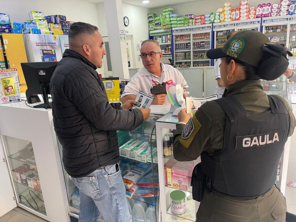 En el marco de la campaña  ¡ No dejes que te engañen! ¡Cortarle la conexión a la extorsión, cuelga y marca 165 el grupo GAULA CALDAS!. Realizó jornada de prevención, en el Municipio de Villamaría, dinamizando medidas de autoprotección y canales de comunicación,  así como tambien dieron a conocer  las modalidades de extorsión y secuestro más comunes utilizadas por los delincuentes,  nuestra campaña insignia ¡Yo no pago, yo denuncio! Código QR y línea 165.

 Policia Nacional "Patrimonio de los Colombianos"