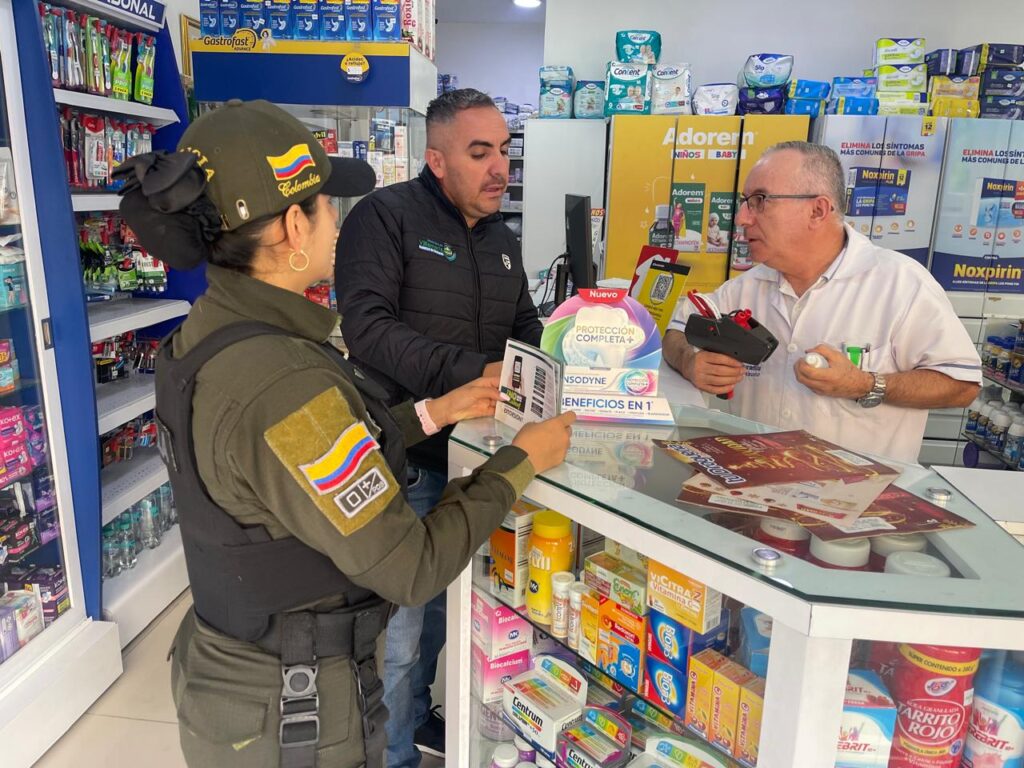 En el marco de la campaña  ¡ No dejes que te engañen! ¡Cortarle la conexión a la extorsión, cuelga y marca 165 el grupo GAULA CALDAS!. Realizó jornada de prevención, en el Municipio de Villamaría, dinamizando medidas de autoprotección y canales de comunicación,  así como tambien dieron a conocer  las modalidades de extorsión y secuestro más comunes utilizadas por los delincuentes,  nuestra campaña insignia ¡Yo no pago, yo denuncio! Código QR y línea 165.

 Policia Nacional "Patrimonio de los Colombianos"