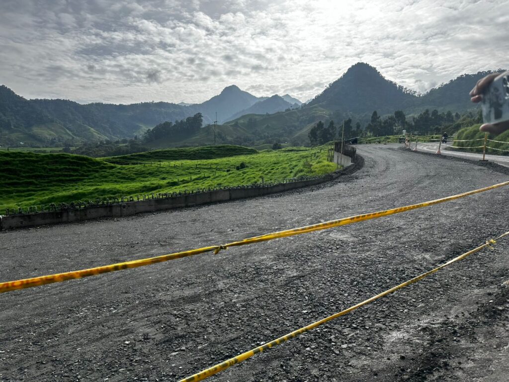 La Gobernación de Caldas Supervisó Avances en la Vía Termales – El Arbolito