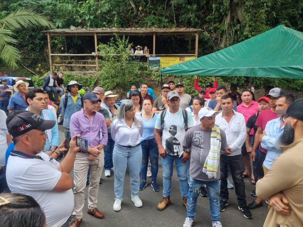 Gobierno de Caldas visitó zona de manifestación pacífica en el oriente: se lograron acuerdos para levantar el paro