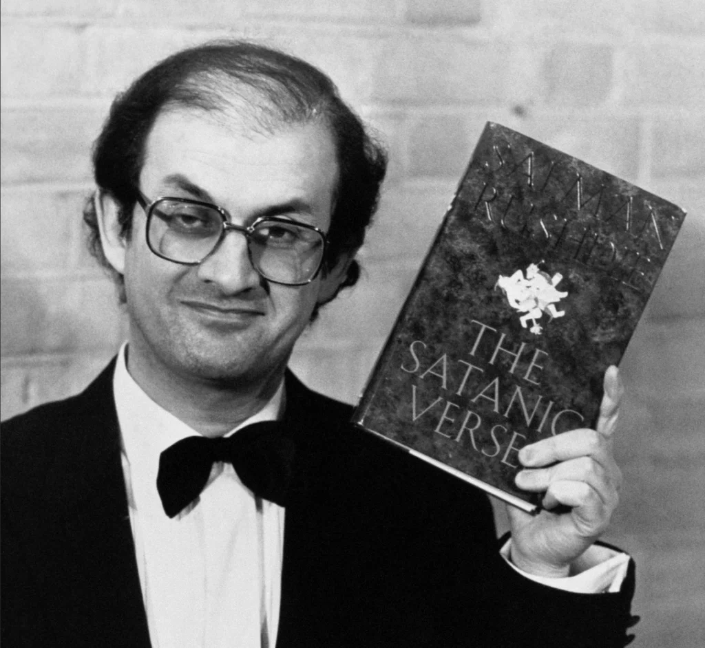 India podría flexibilizar la prohibición del libro de Rushdie