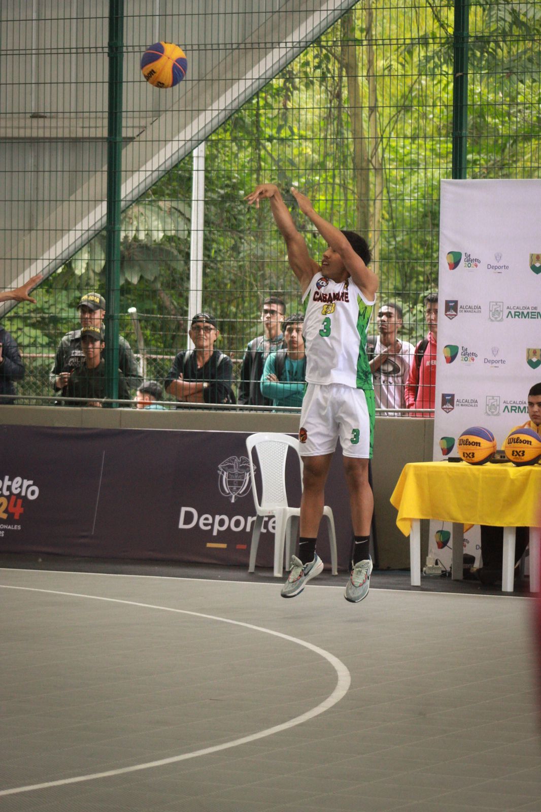 La precisión en el baloncesto 3x3 de los Juegos Nacionales Juveniles tiene nombre propio: Juan Sebastián Vera