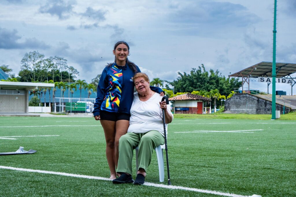 Lucía Corredor, la abuela viajera del rugby