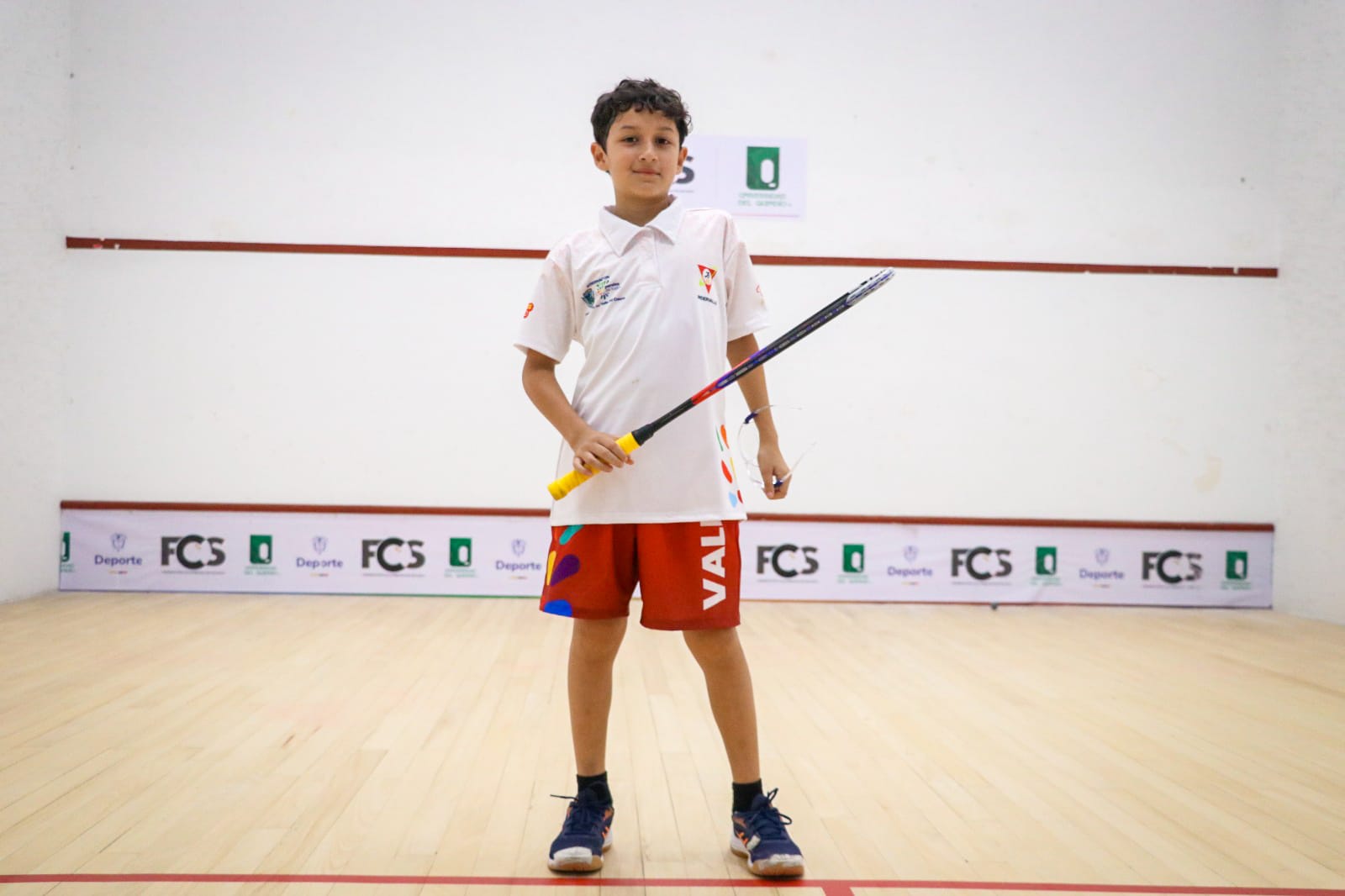 NOTICIA | Nicolás Cardona: la niñez y la raqueta, juntos por un mismo sueño ✅ Con apenas 11 años, es el atleta más joven del campeonato de squash en los I Juegos Nacionales Juveniles 2024, que se disputa en la Universidad del Quindío. ✅ El estreno del vallecaucano será este domingo, en la segunda jornada, frente a Andrés Gómez, de Cundinamarca.